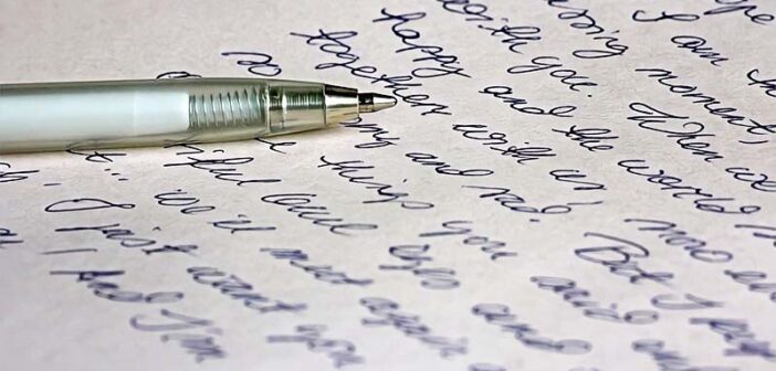 carta de amor y bolígrafo